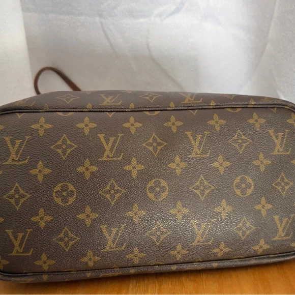 Louis Vuitton Brown Monogram Tote with Tan Trim - Picture 2 of 9